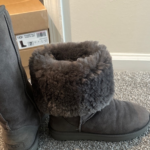 UGG Classic Tall Boots - Picture 7 of 7